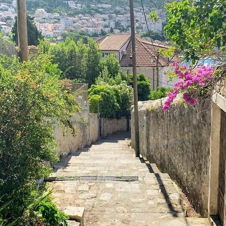 Appartamento Peaceful House In *