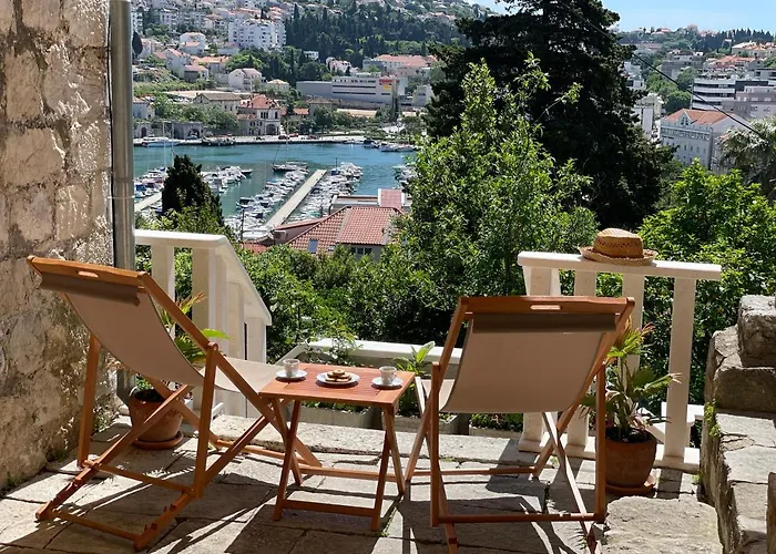 Peaceful House In Daire