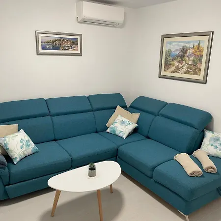 Peaceful House In Apartment *