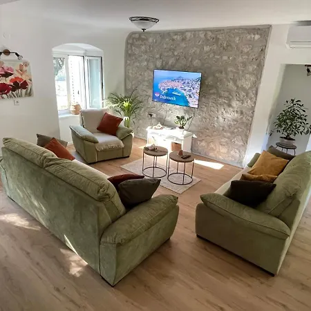 Peaceful House In Apartment *