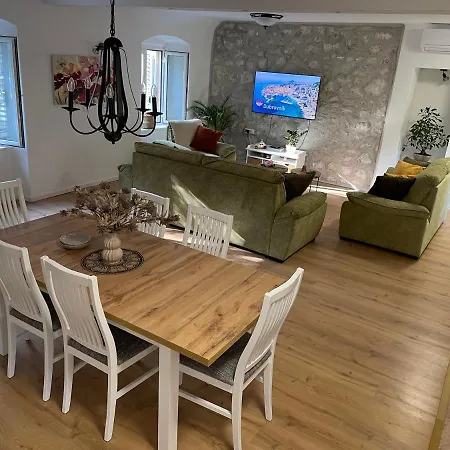 Peaceful House In Apartment
