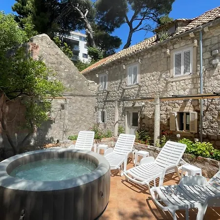 Peaceful House In Апартаменты