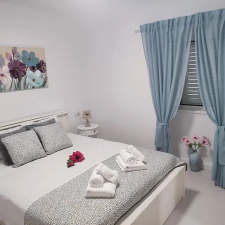 Peaceful House In Apartment *
