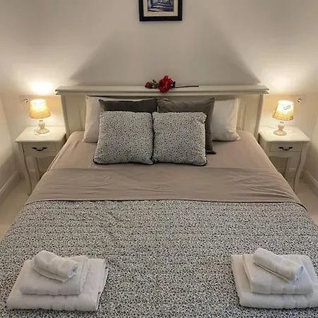 Peaceful House In Apartment