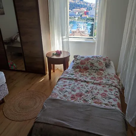 Peaceful House In Apartment