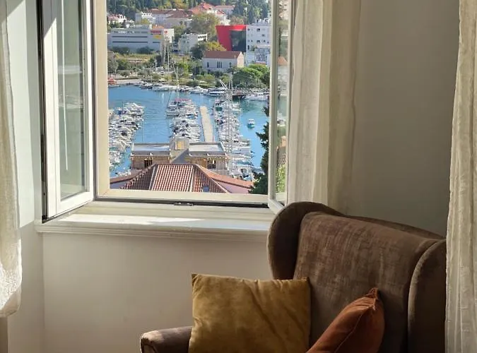 Apartman Peaceful House In *