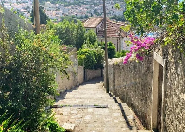 Apartman Peaceful House In *