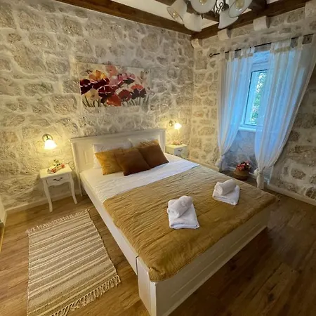 Peaceful House In Apartment